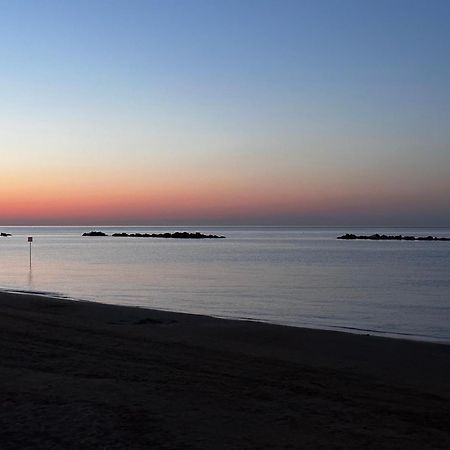 Le Ortensie In Centro E Vicino Al Mare ペスカーラ エクステリア 写真