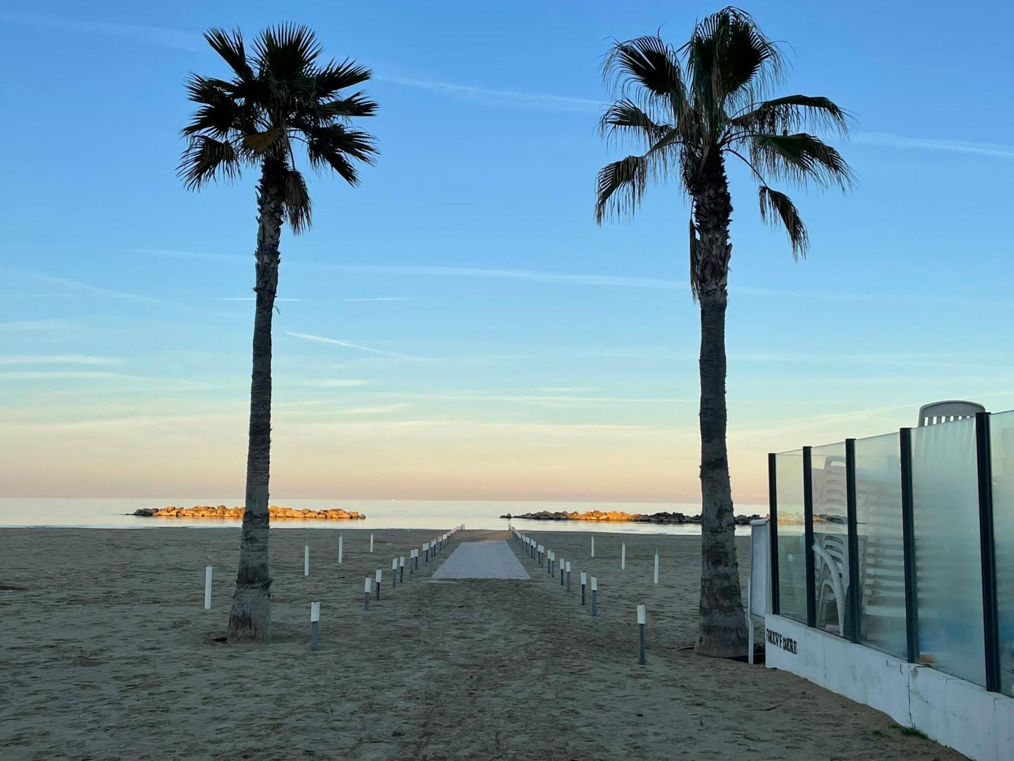Le Ortensie In Centro E Vicino Al Mare ペスカーラ エクステリア 写真